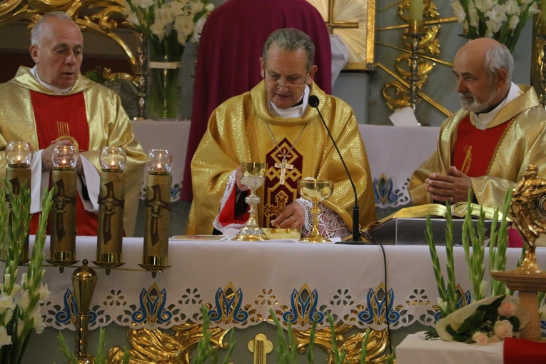 Smardzewo. Wprowadzenie relikwii św. Andrzeja Boboli i bł. kard. Stefana Wyszyńskiego