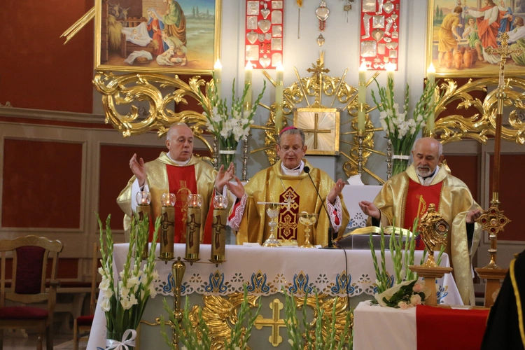 Smardzewo. Wprowadzenie relikwii św. Andrzeja Boboli i bł. kard. Stefana Wyszyńskiego