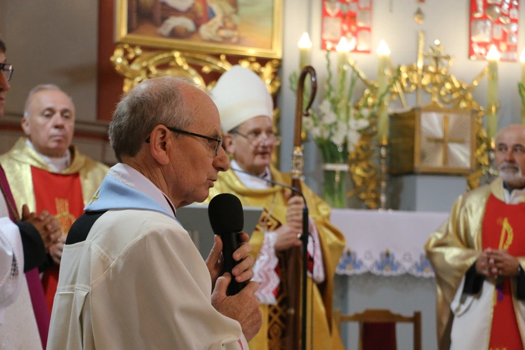 Smardzewo. Wprowadzenie relikwii św. Andrzeja Boboli i bł. kard. Stefana Wyszyńskiego