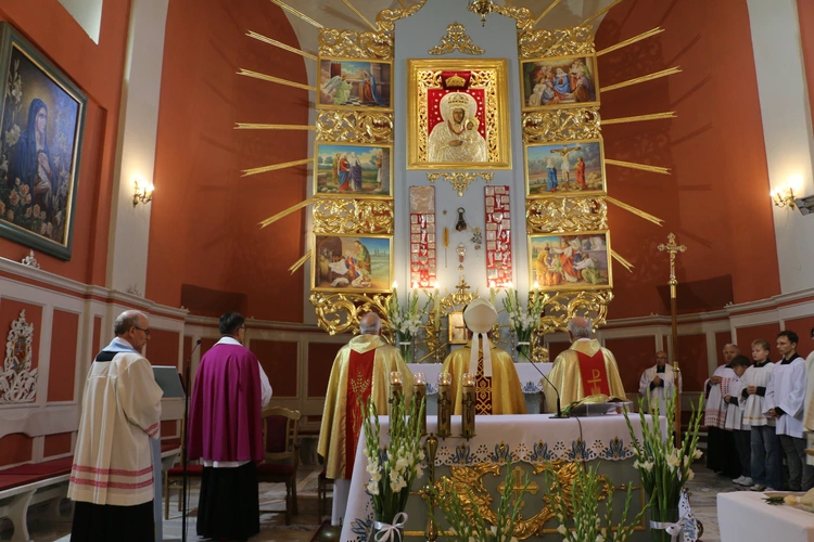 Smardzewo. Wprowadzenie relikwii św. Andrzeja Boboli i bł. kard. Stefana Wyszyńskiego