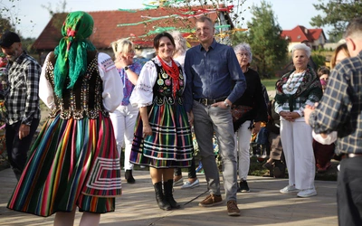 W ramach podsumowania projektu odbyły się także warsztaty z tańca ludowego.