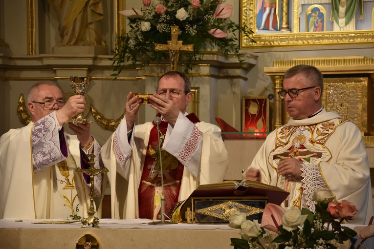 Mława. Dziękczynienie za 80 lat posługi sióstr misjonarek Świętej Rodziny