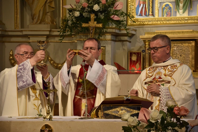 Mława. Dziękczynienie za 80 lat posługi sióstr misjonarek Świętej Rodziny