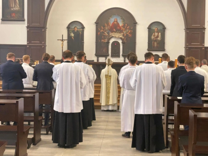 Katowice. Spotkanie abp. Andrzeja Przybylskiego z klerykami WŚSD 