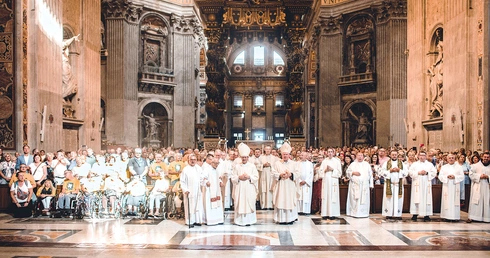 Jubileuszowe świętowanie zwieńczyła Eucharystia przy ołtarzu Tronu Piotrowego.