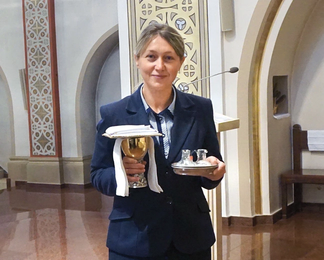 Ivanna Berenda podczas pracy w kościele św. Andrzeja w Zabrzu. 