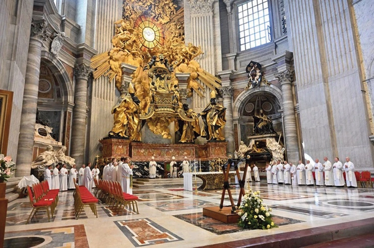 Msza św. przy ołtarzu Cathedra Petri w bazylice watykańskiej.