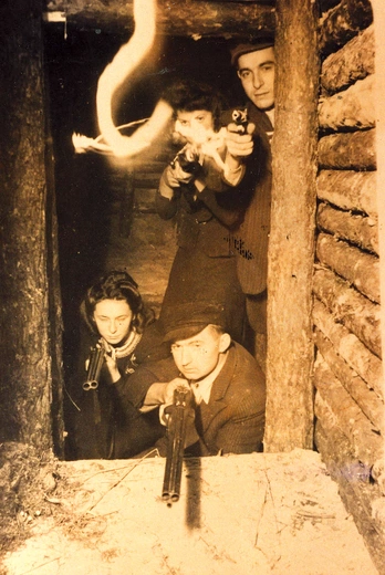 Bunkier nr 6 w Dąbrowie. Trwa szkolenie bojowe drużyn harcerskich podczas wojny.
