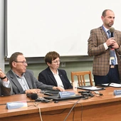 W panelu podsumowującym udział wzięli (od lewej): Tomasz Wicherkiewicz (UAM w Poznaniu), Ryszard Galla (Doradca Marszałka Sejmu RP ds. Mniejszości Narodowych i Etnicznych), Zuzanna Donath-Kasiura (Wicemarszałek WO), Marek Mazurkiewicz (UO), a poprowadził go Lucjan Dzumla (DWPN). 