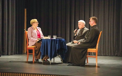 Rozmowę poprowadziła dr Izabela Fac.