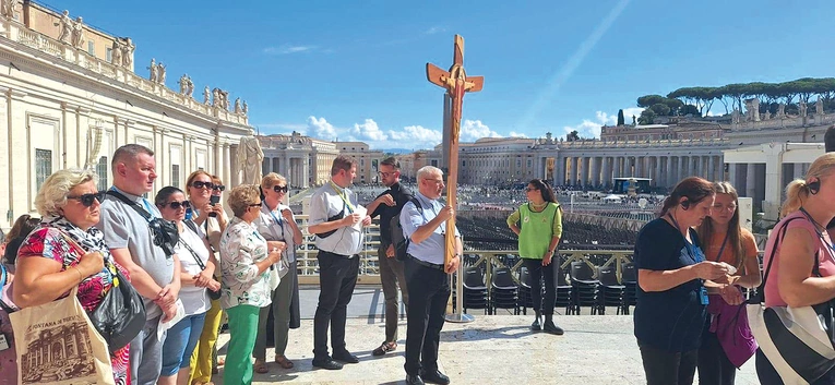 Nauczycielom towarzyszył biskup świdnicki Marek Mendyk. 