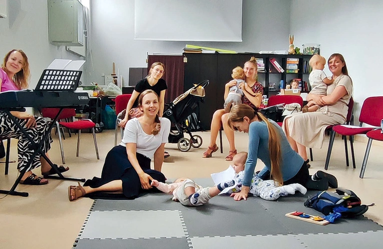 Każda rodzicielka może dołączyć – w dowolnym momencie. Nie ma zapisów ani formalności.