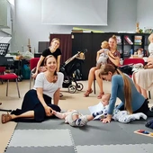 Każda rodzicielka może dołączyć – w dowolnym momencie. Nie ma zapisów ani formalności.