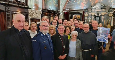 Pomorscy policjanci na motorach u Jasnogórskiej Pani