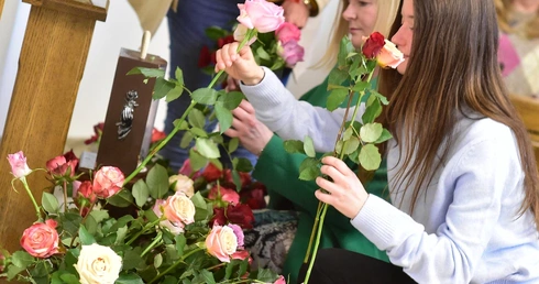 Nadzieja w blasku krzyża