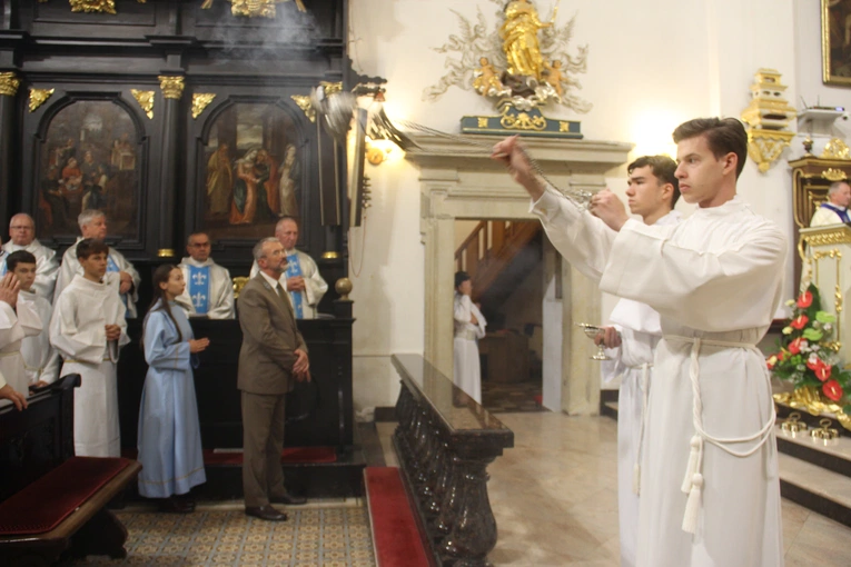 Bochnia. Rozpoczęcie Tygodnia Maryjnego i wprowadzenie relikwii bł. Jerzego Popiełuszki
