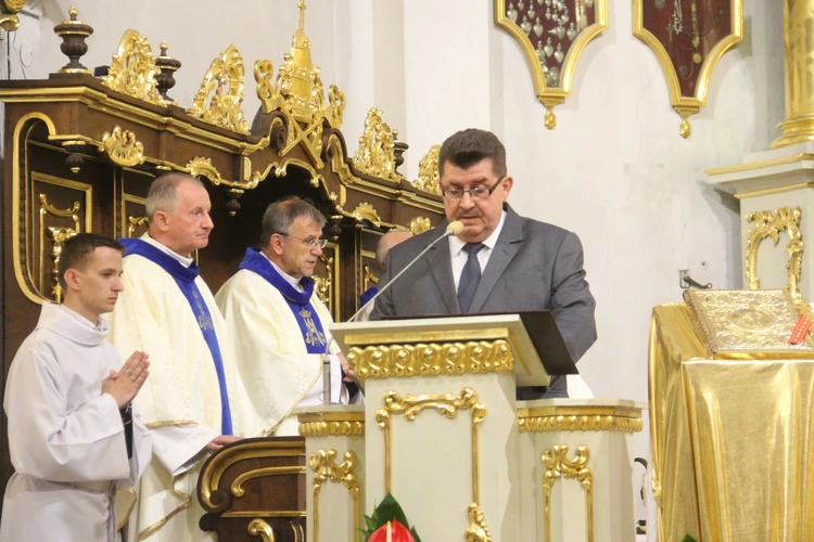 Bochnia. Rozpoczęcie Tygodnia Maryjnego i wprowadzenie relikwii bł. Jerzego Popiełuszki