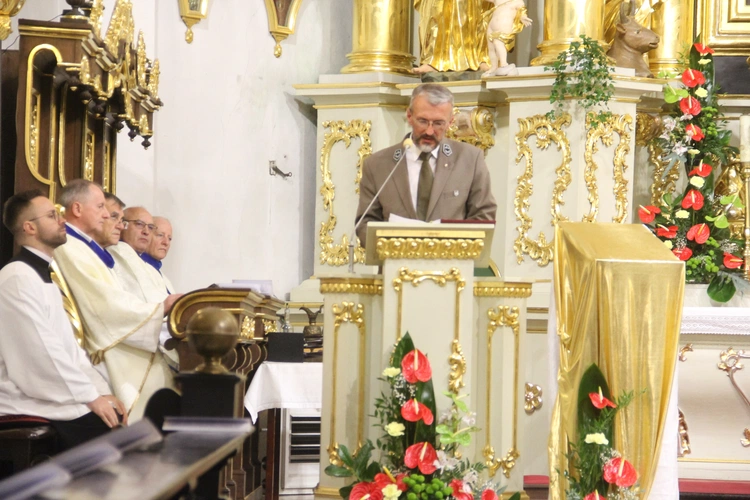 Bochnia. Rozpoczęcie Tygodnia Maryjnego i wprowadzenie relikwii bł. Jerzego Popiełuszki