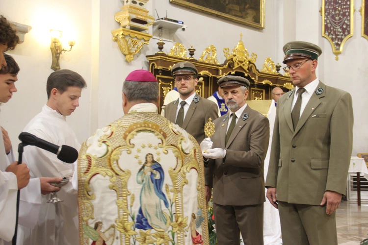 Bochnia. Rozpoczęcie Tygodnia Maryjnego i wprowadzenie relikwii bł. Jerzego Popiełuszki