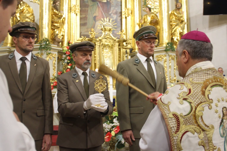 Bochnia. Rozpoczęcie Tygodnia Maryjnego i wprowadzenie relikwii bł. Jerzego Popiełuszki