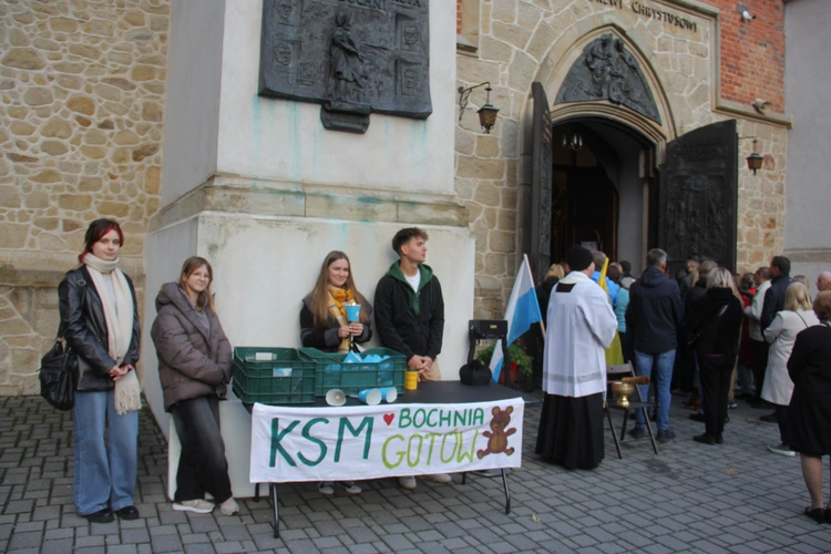 Bochnia. Rozpoczęcie Tygodnia Maryjnego i wprowadzenie relikwii bł. Jerzego Popiełuszki