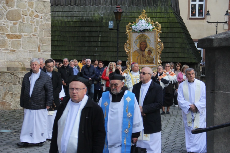 Bochnia. Rozpoczęcie Tygodnia Maryjnego i wprowadzenie relikwii bł. Jerzego Popiełuszki