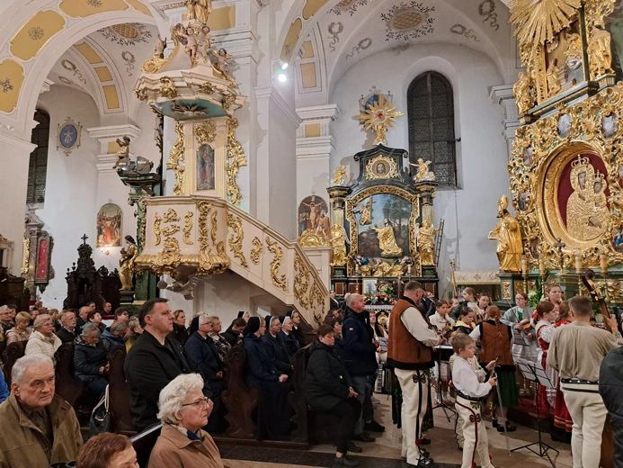 Bochnia. Rozpoczęcie Tygodnia Maryjnego i wprowadzenie relikwii bł. Jerzego Popiełuszki