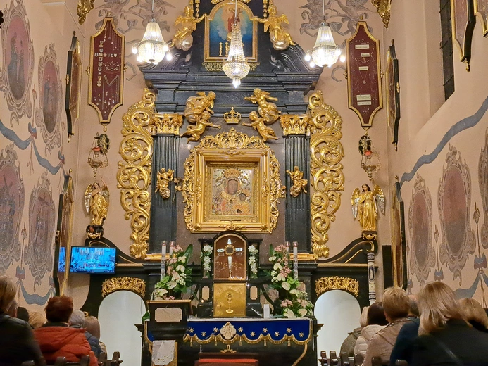 Bochnia. Rozpoczęcie Tygodnia Maryjnego i wprowadzenie relikwii bł. Jerzego Popiełuszki
