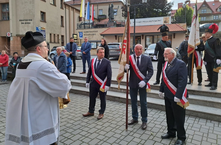 Bochnia. Rozpoczęcie Tygodnia Maryjnego i wprowadzenie relikwii bł. Jerzego Popiełuszki