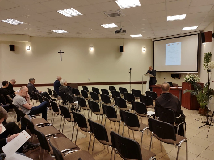 Pierwsza konferencja o AI i teologii