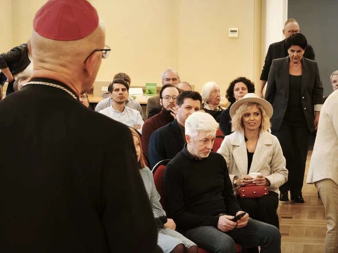 Abp Galbas: Budujmy mosty dla tych, którzy idą przez ciemną dolinę