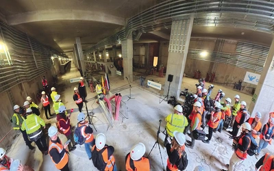 Szczególnie intensywne prace trwają w tunelu szlakowym pomiędzy krańcową stacją Karolin na Bemowie a STP Mory. Tunel oznaczony jako D01 ma długość 392 metrów i został zaprojektowany częściowo w wykopie otwartym, a częściowo metodą podstropową. Różnica wysokości pomiędzy początkiem a końcem tunelu wynosi 13 metrów.
