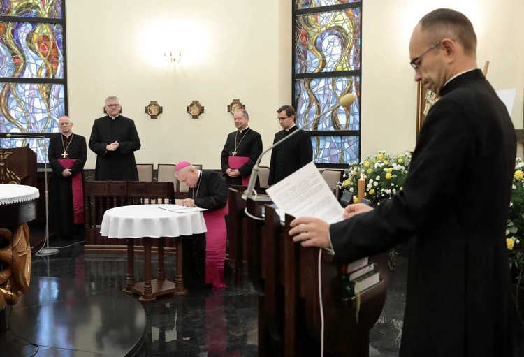 Abp Przybylski kanonicznie objął rządy w archidiecezji katowickiej, cz. 1
