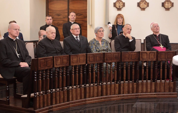Abp Przybylski kanonicznie objął rządy w archidiecezji katowickiej, cz. 1