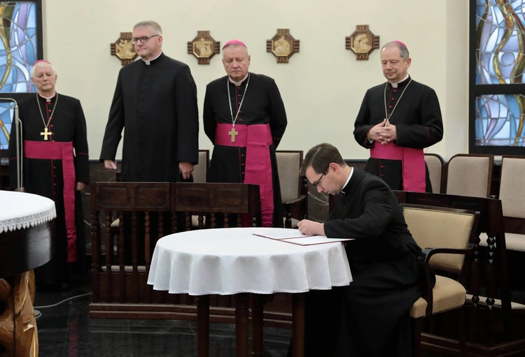 Abp Przybylski kanonicznie objął rządy w archidiecezji katowickiej, cz. 1