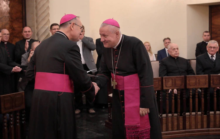 Abp Przybylski kanonicznie objął rządy w archidiecezji katowickiej, cz. 1