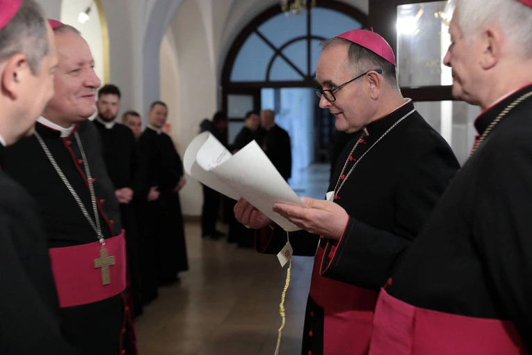 Abp Przybylski kanonicznie objął rządy w archidiecezji katowickiej, cz. 1