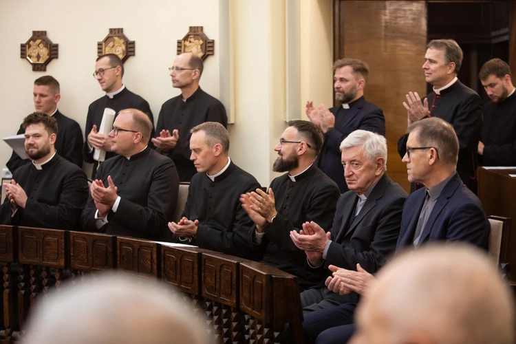 Abp Przybylski kanonicznie objął rządy w archidiecezji katowickiej, cz. 2