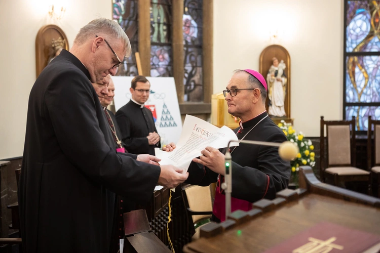 Abp Przybylski kanonicznie objął rządy w archidiecezji katowickiej, cz. 2