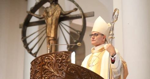 Abp Przybylski podczas ingresu: Śląski lud wciąż potrzebuje Jezusa