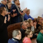 Wieczór uwielbienia z abp. Andrzejem Przybylskim [zdjęcia]