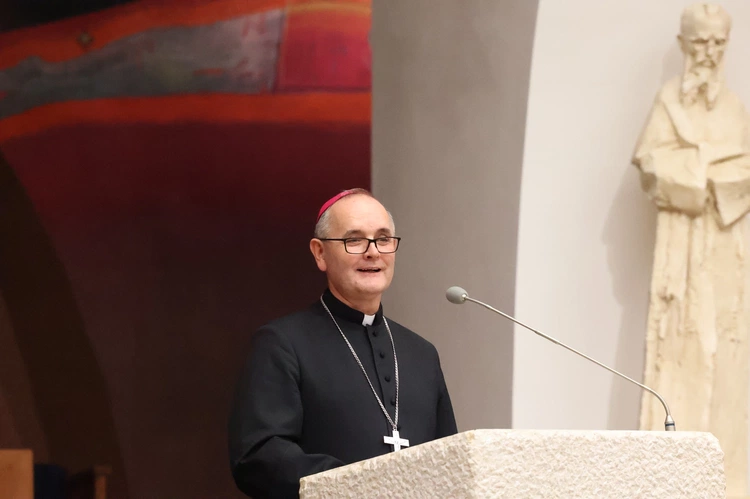 Wieczór uwielbienia z abp. Andrzejem Przybylskim [zdjęcia]