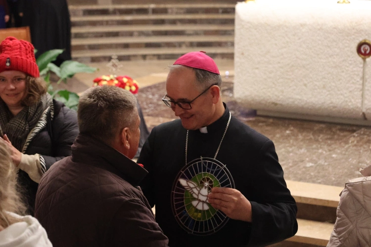 Wieczór uwielbienia z abp. Andrzejem Przybylskim [zdjęcia]