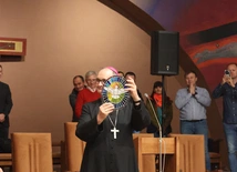 Wieczór uwielbienia z abp. Andrzejem Przybylskim [zdjęcia]