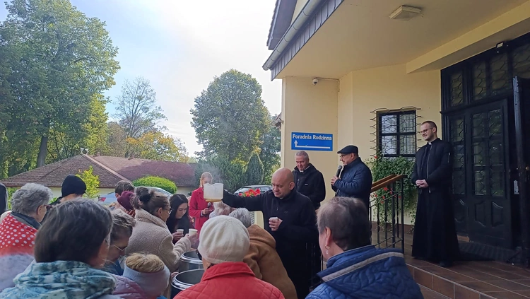 Bp Kiciński: różaniec to nie jest modlitwa dla starszych ludzi. To ratunek dla każdego człowieka