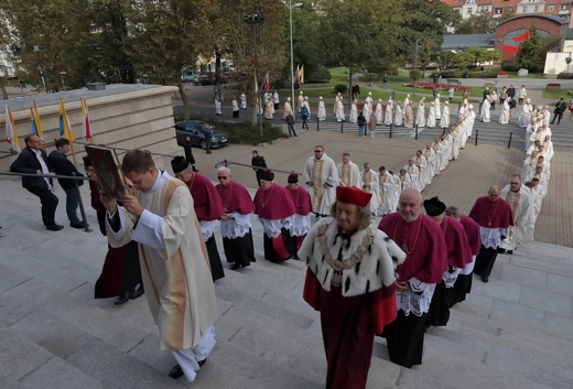 Ingres abp. Andrzeja Przybylskiego do katowickiej archikatedry, cz. 1