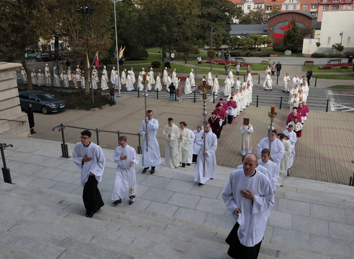 Ingres abp. Andrzeja Przybylskiego do katowickiej archikatedry, cz. 1