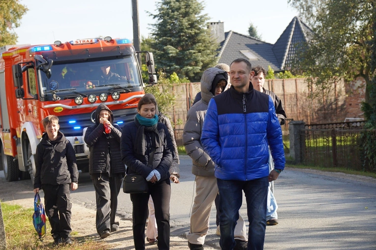 Różańcowa procesja z Chrząstawy Wielkiej do Nadolic Wielkich