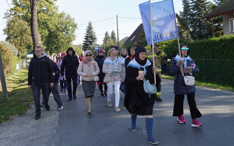 Różańcowa pielgrzymka z Chrząstawy Wielkiej do Nadolic Wielkich