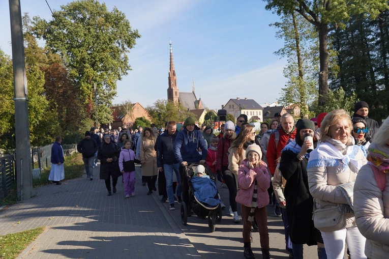 Różańcowa pielgrzymka z Chrząstawy Wielkiej do Nadolic Wielkich
